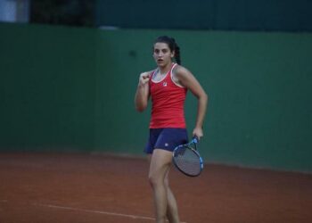 A jovem tenista Manuela Gonçalez Ganciar, de Nova Odessa: desafio em São Carlos - Foto: Tatiane Gonçalez Ganciar/Divulgação