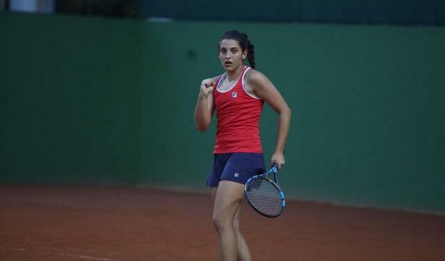 A jovem tenista Manuela Gonçalez Ganciar, de Nova Odessa: desafio em São Carlos - Foto: Tatiane Gonçalez Ganciar/Divulgação