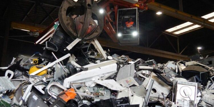 Lixo eletrônico é um risco ambiental devido a substâncias perigosas. Foto: ITU/ONU News