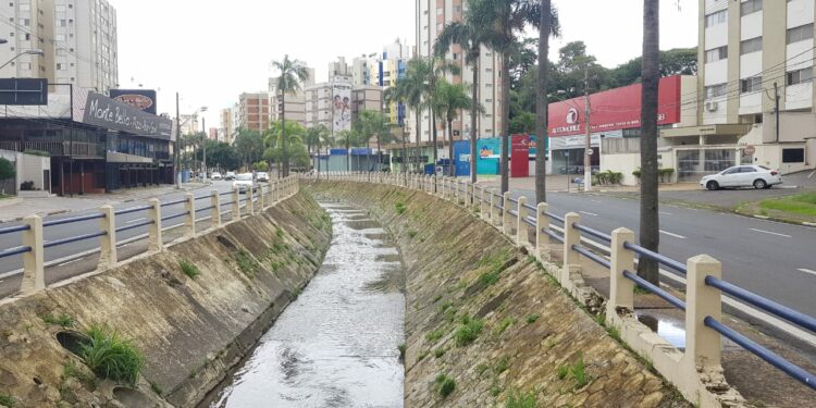 A Avenida Princesa d'Oeste continua sendo um "nó" que as gestões administrativas das últimas duas décadas não desataram Foto: Leandro Ferreira/Hora Campinas