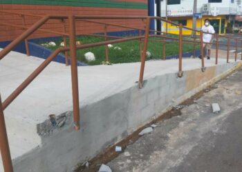 Vandalismo atinge corrimão da recém-instalada rampa de acessibilidade ao piso térreo do Ambulatório de Especialidades Médicas - Fotos: Divulgação