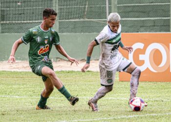 Guarani (camiseta branca) criou mais chances que o Tanabi durante a partida Foto: Diogo Silva/Especial para Guarani FC
