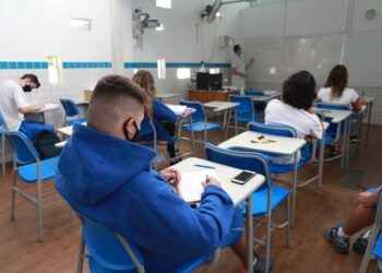 Alunos durante aulas na Escola Lyon, em Campinas: unidades privadas pretendem manter o calendário Foto: Leandro Ferreira/Hora Campinas