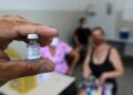A vacinação com agendamento para todas as doses continua nas unidades de saúde de Campinas. Foto: Leandro Ferreira/Hora Campinas