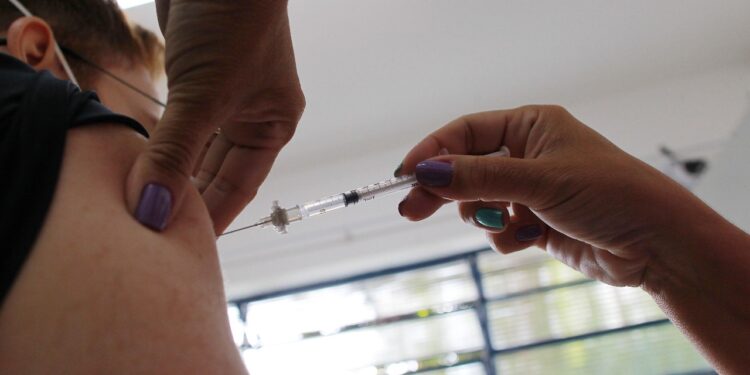 Neste sábado Campinas realizou o Dia D da imunização com a dose de reforço contra a Covid. Foto: Leandro Ferreira/Hora Campinas