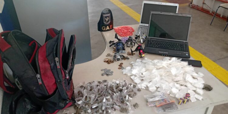 GM prende homem com quase mil porções de drogas em Campinas