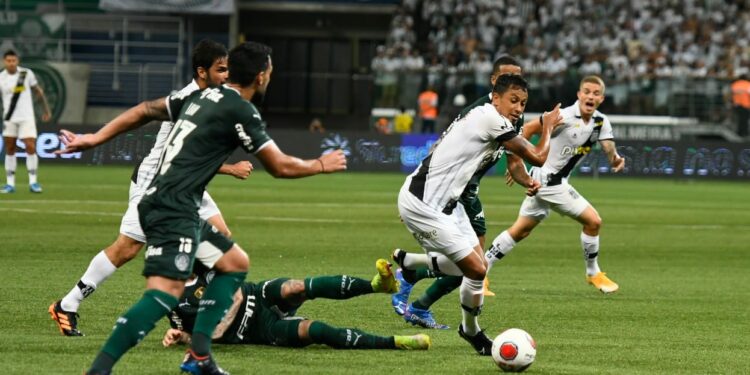 A Ponte Preta sofreu os três gols no primeiro tempo de jogo no Allianz Parque. Fotos: Ponte Press/Álvaro Jr.
