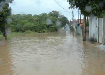 Em Capivari, cerca de 500 casas foram atingidas pelas enchentes, deixando 400 pessoas desalojadas Foto: Leandro Ferreira/Hora Campinas