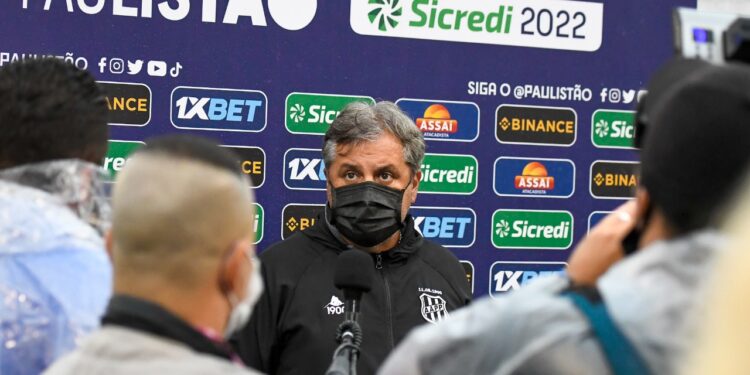 Kleina admite necessidade de aprimorar bola aérea defensiva