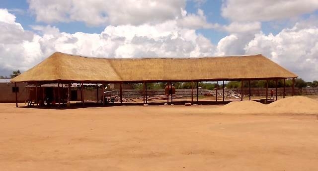 Casal troca festa de casamento por construção de escola na África – por kátia Camargo