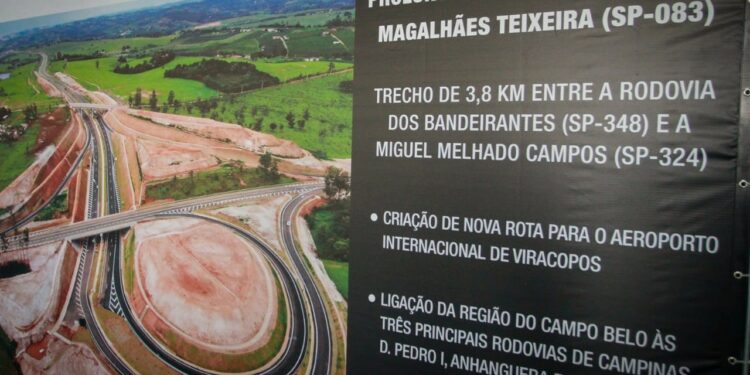 Cartaz mostra a obra de prolongamento do Anel Viário Magalhães Teixeira, em Campinas. Foto: Divulgação
