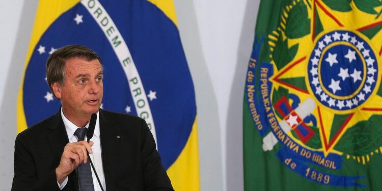 Bolsonaro desembarcou em São Paulo por volta de 1h30, após deixar o Forte Marechal Luz, em São Francisco do Sul, no Litoral de Santa Catarina, onde passou a virada do ano Foto: Valter Campanato/Agência Brasil
