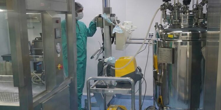 Fiocruz: vacina da AstraZeneca, fabricada com todos os insumos produzidos no Brasil, está em fase final de desenvolvimento - Foto Bio-Manguinhos/Fiocruz