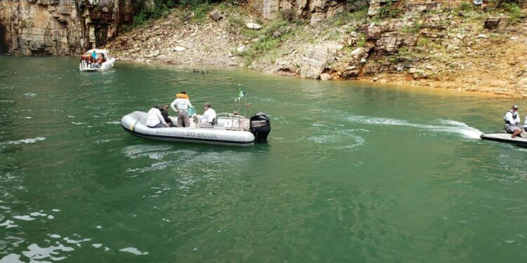 Sobe para sete número de mortos em desabamento de rocha em Capitólio