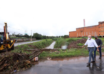Prefeito avalia estragos da chuva no distrito do Nova Aparecida
