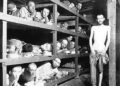 udeus em dormitório em campo de concentração polonês, em 1943. Foto: Divulgação