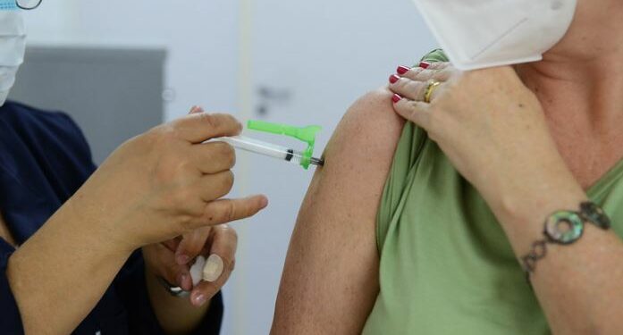 Vacinação acontecerá em 58 centros de saúde e no Centro de Referência do Idoso- Foto: Eduardo Lopes/Divulgação PMC