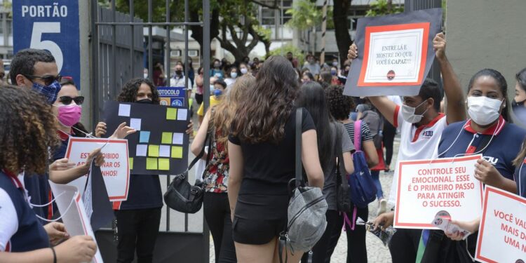 Cerca de 33% dos estudantes que tinha direito à reaplicação fizeram a primeira prova no domingo passado. Foto:Tomaz Silva/Agência Brasil