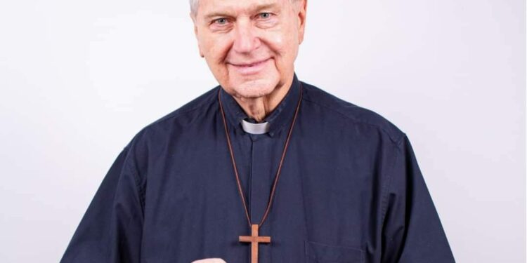 O padre Eduardo Dougherty, de 80 anos, fundador da Rede Século 21: internação por Covid - Foto: Reprodução Facebook