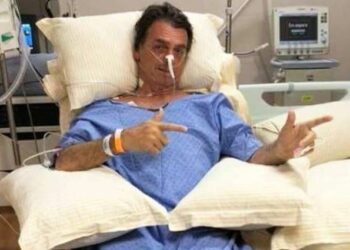 Presidente Jair Bolsonaro no hospital: início de dieta líquida e sem previsão de alta - Foto: Reprodução Twitter