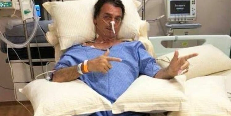 Presidente Jair Bolsonaro no hospital: início de dieta líquida e sem previsão de alta - Foto: Reprodução Twitter