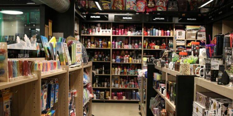 Inmetro pede atenção na compra do material escolar