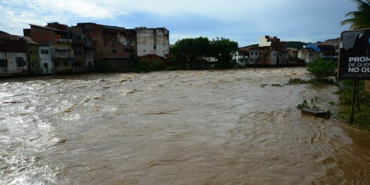 Enchente em Salinas, Minas Gerais: 145 cidades decretaram estado de emergência. Foto: Divulgação