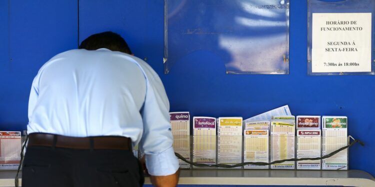 Apostas em casas lotéricas podem ser feitas até as 19h. Foto: Agência Brasil