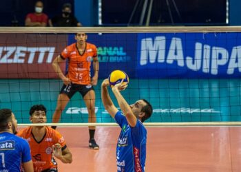 Vôlei Renata joga fora de casa e busca se manter no G4
