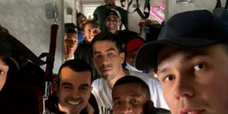 Parte dos jogadores brasileiros deixa Kiev