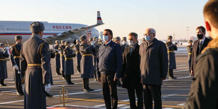 Desembarque em Moscou: chegada de Bolsonaro ocorreu horas depois de a Rússia anunciar a retirada de parte das tropas militares da fronteira da Ucrânia Foto: Valdenio Vieira/PR