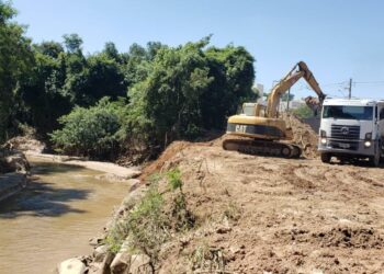 Obras estão sendo feitas para recuperar captação no Rio Capivari: reconstrução da barragem  - Foto: Divulgação/Sanebavi
