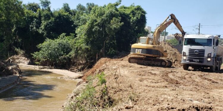 Vinhedo faz obras para recuperar captação de água no Rio Capivari