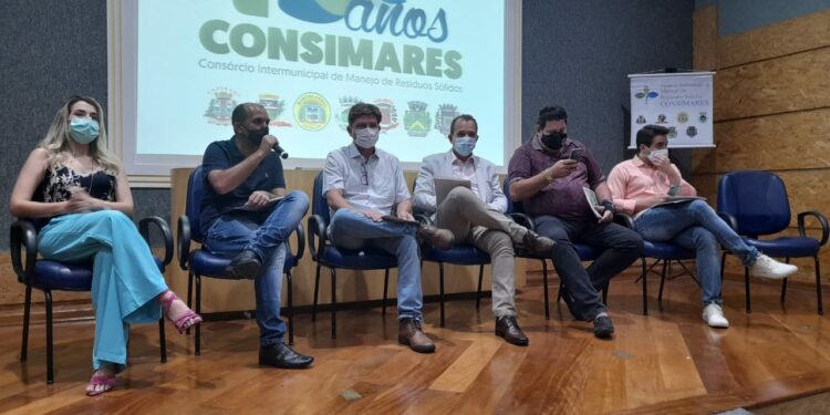 Reunião de membros da Consimares em Nova Odessa: audiência pública vai debater questões ambientais da implantação do projeto - Foto: Divulgação