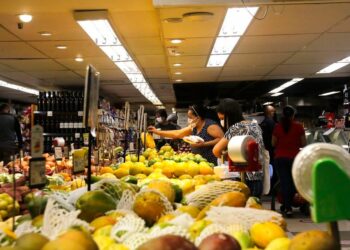 IPCA-15 tem alta de 0,99% em fevereiro, maior variação para o mês desde 2016