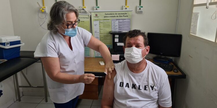 Vacinação contra Covid-19 em Hortolândia: nova ação neste sábado voltada a pessoas maiores de 12 anos - Foto: Divulgação/Prefeitura de Hortolândia