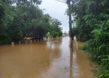 Rio Capivari transbordado deixou regiões ilhadas e famílias desalojadas Foto: Divulgação