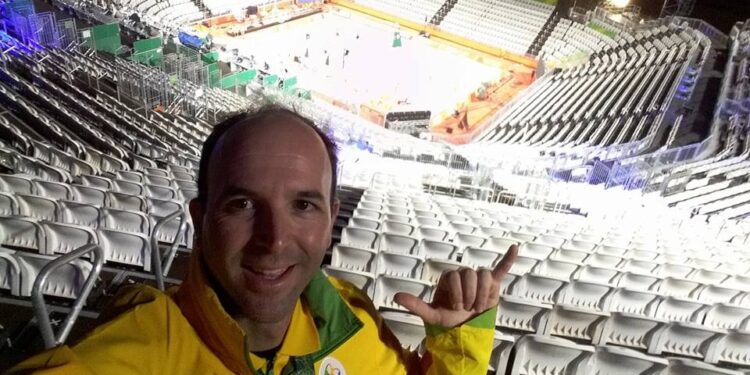 Alexandre Pontel trabalhou como voluntário na Olimpíada do Rio, em 2016. Foto: Reprodução/Facebook
