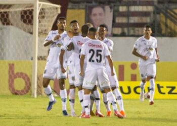 Comemoração do primeiro gol: Macaca chegou aos sete pontos e assumiu a vice-liderança provisória do Grupo D. Fotos: Raul Ramos/Agência Paulistão