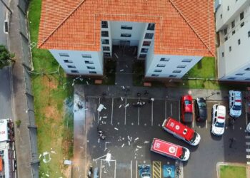 A explosão ocorreu em um apartamento que fica no andar térreo. Foto: Wagner Souza/Divulgação