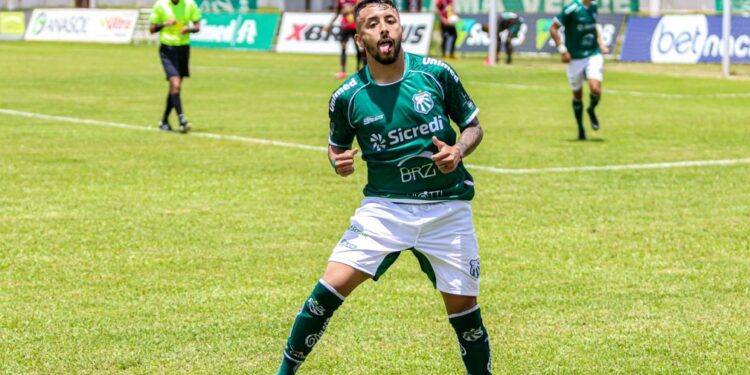 Atacante João Diogo comemorando gol pela Caldense. Foto: Wagner Sidney Silva/Caldense