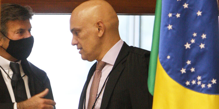 Telegram cumpre ordem do STF, bloqueia contas e evita sair do ar