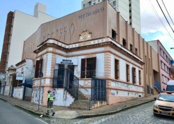 Prédio será reformado para abrigar as escolas. Fotos: Carlos Bassan/ Divulgação PMC