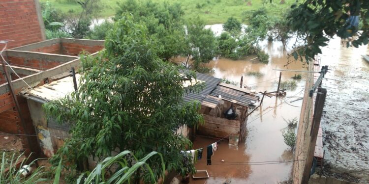 Casas inundadas no Jardim Campituba, em Campinas: transtornos. Foto: Divulgação / PMC
