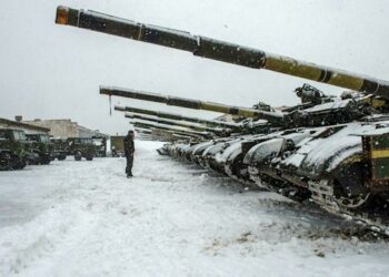 Russos em exercícios militares na fronteira com a Ucrânia: cresce a crise entre os países - Foto: Reprodução