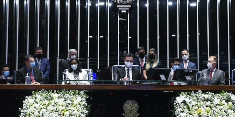 Sessão de promulgação da Emenda Constitucional 116, que favorece os templos religiosos no Brasil Foto: Jefferson Rudy/Agência Senado
