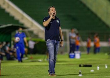 O técnico do Guarani, Daniel Pauçista: aspecto emocional. Fotos: Thomaz Marostegan/ GFC