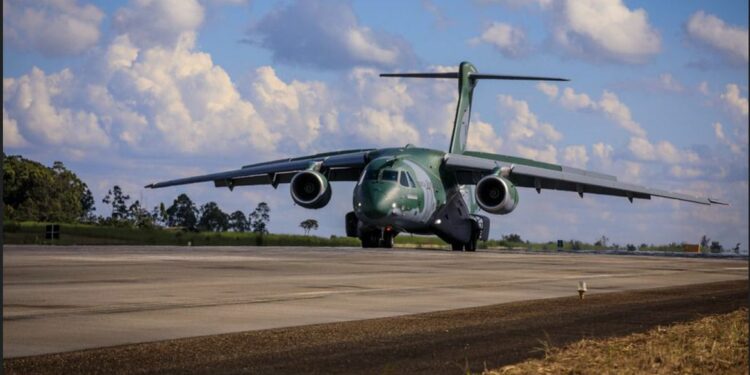 FAB deixa aviões prontos para buscar brasileiros da Ucrânia