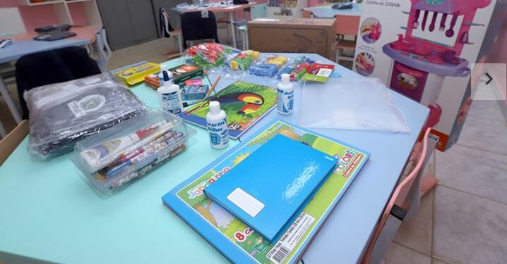 Distribuição de uniformes e kits de material escolar: Prefeitura ressalta cuidados para volta às aulas segura - Foto: Fernanda Sunega/Divulgação PMC