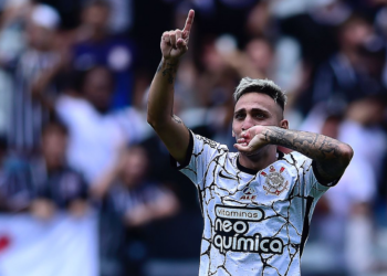 Corinthians vence Bragantino e pode antecipar classificação
